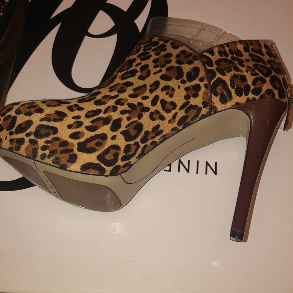 NWT NINE WEST PLATFORM ANIMAL PRINT SHOOTIE